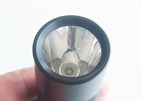 金属が付いている自由な傷のクリー族 LED の高い発電の懐中電燈 5W に洞窟を作って切て下さい