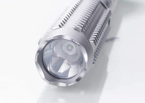 5W skidproof のナーリングの表面が付いている緊急アルミニウム警察 LED のトーチ