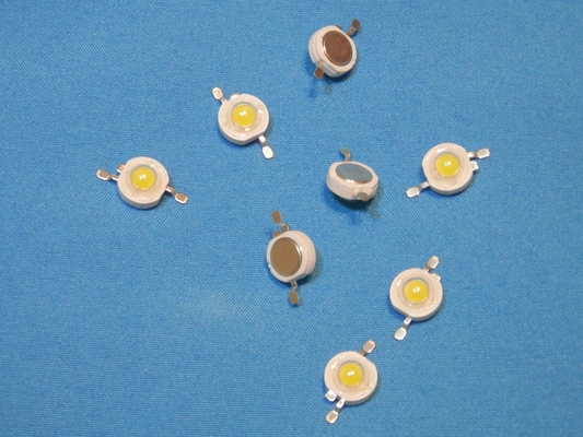 620nm - 620nm - 630nm - 660nm 赤い色 1W の高い発電は明るいダイオード 60-70LM を導きました