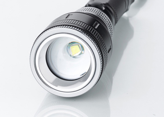 世帯 LED の再充電可能な懐中電燈、10W ズームレンズの極度の明るい導かれたトーチ