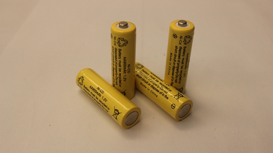 AA 1.2V 900mAh NiCDの再充電可能な懐中電灯の電池の再充電可能なトーチ電池