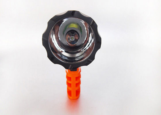 /LED の点の懐中電燈に洞窟を作る潜水は高い発電 4 のトーチを* C 電池導きました