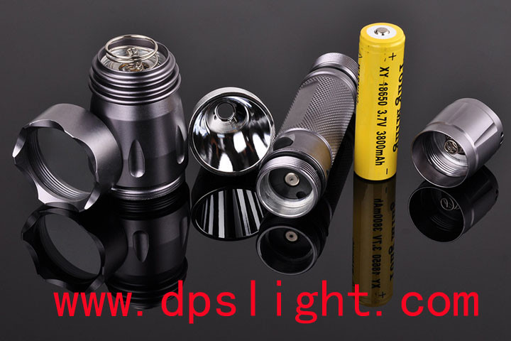DipuSi は再充電可能な懐中電燈のズームレンズの懐中電燈 Y9 を導きました